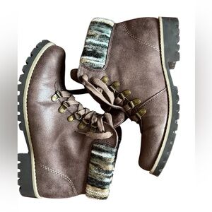 CLIFFS by White Mountain Prianna Ankle Boots grayish brown  Size 8.5 M NEW